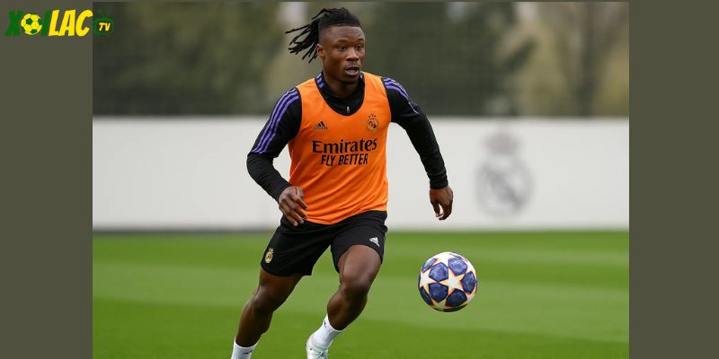 Camavinga tại Real Madrid, mục tiêu trong thương vụ Man Utd muốn mua Camavinga với 80 triệu euro. Camavinga tại Real Madrid, mục tiêu trong thương vụ Man Utd muốn mua Camavinga với 80 triệu euro.